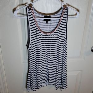 Sleeveless fashionable shirt